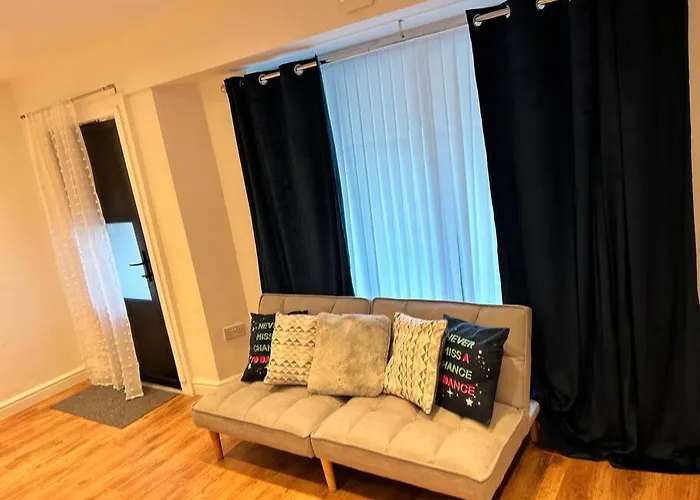 Spacious 1-bed In Stretford * Manchester