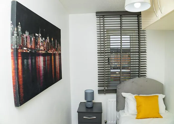 Apartman Dynasty - Alison Kelly Close *