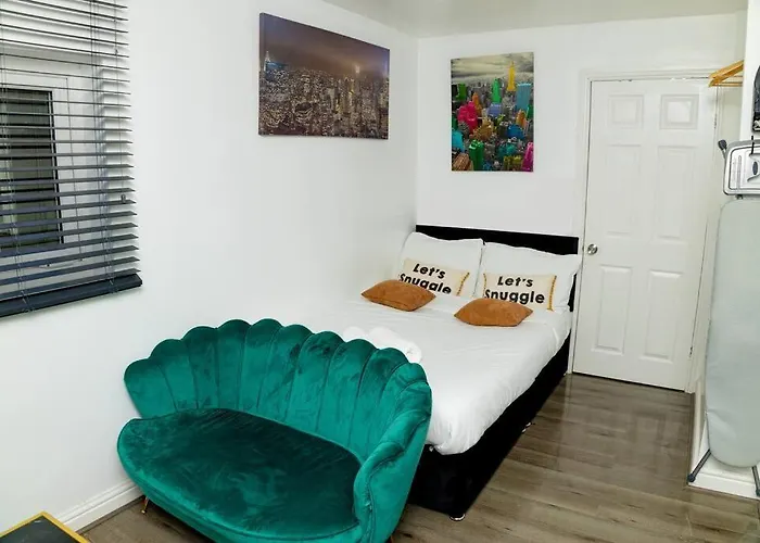 Cosy Haven For Two *