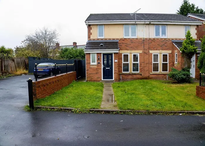 Dynasty - Alison Kelly Close Apartman Manchester