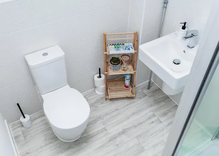 Beautifully Fab 3 Bedroom 4 Beds New 8 Guests Stretford Trafford *