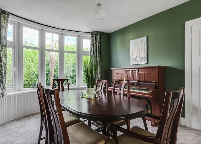 Charming 3bd Didsbury House Апартаменты *