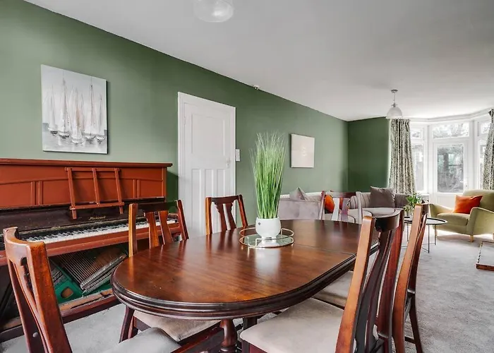 Charming 3bd Didsbury House Апартаменты