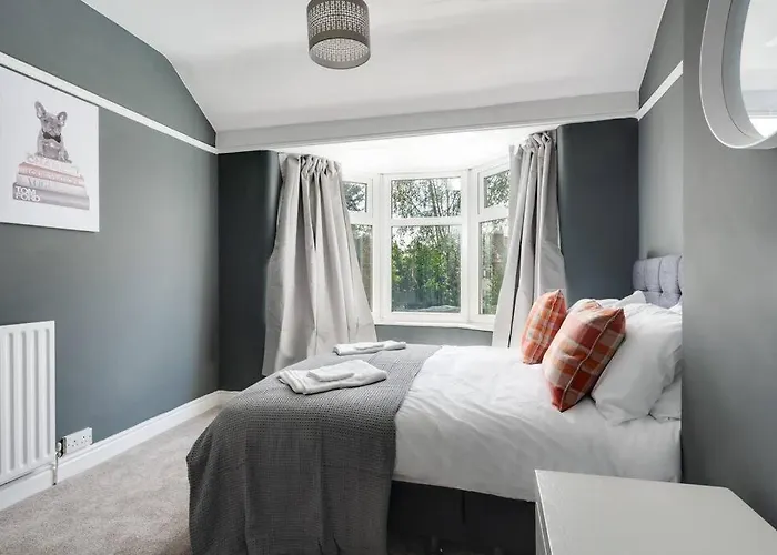 Charming 3bd Didsbury House Апартаменты *