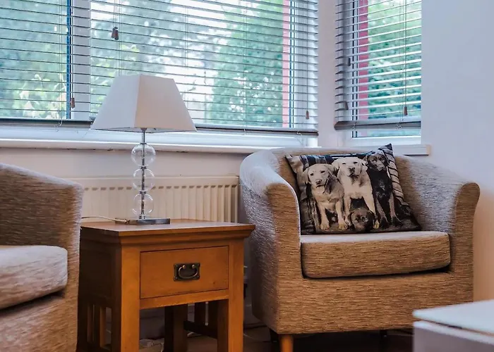 Spacious Near United Stadium - Pass The Keys * 맨체스터