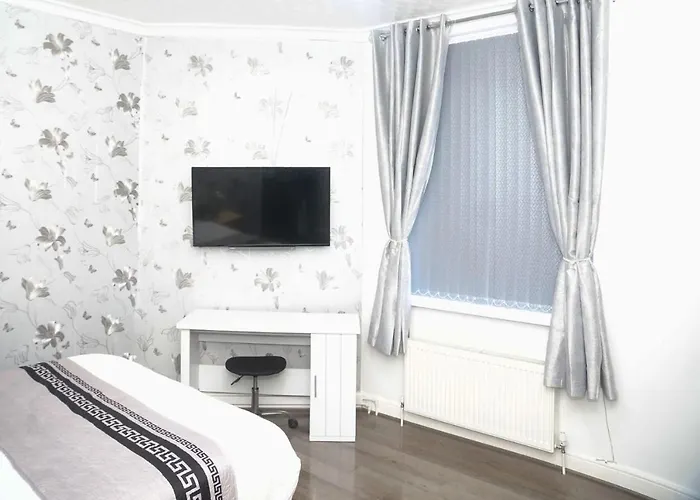 Dom wakacyjny Cheadle House Holidays *