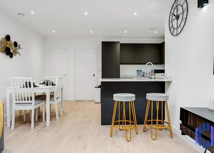 Nyaraló Stylish 4bd - Coop Live - Etihad - Parking - Ev