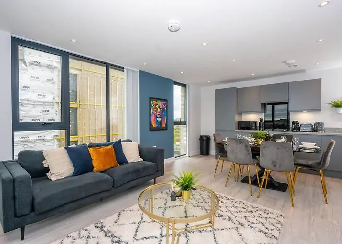 Stunning Brand New 3 Bed By Valore Services Apartment Manchester