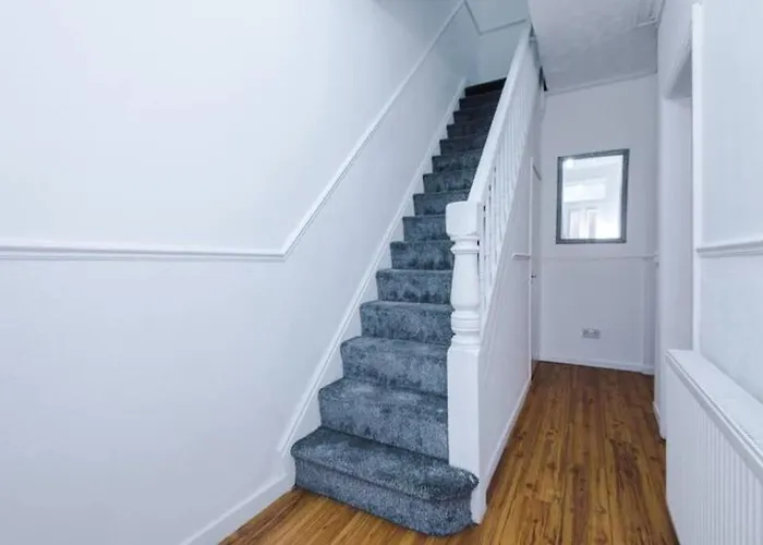 Spacious 4-bed House Ferienhaus Manchester