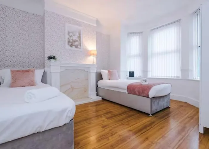 Spacious 4-bed House *