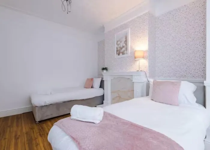 Spacious 4-bed House