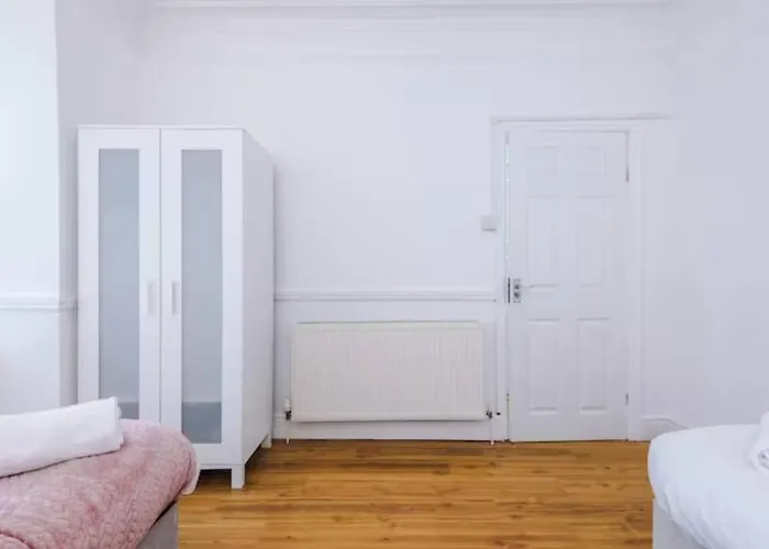 Spacious 4-bed House Ferienhaus *