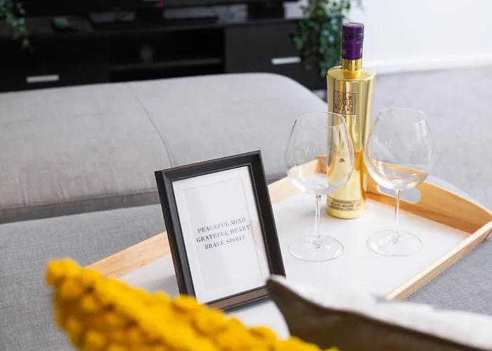 Cozy Townhouse In The Heart Of Greater