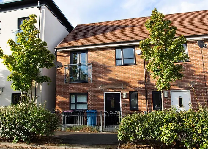 Cozy Townhouse In The Heart Of Greater