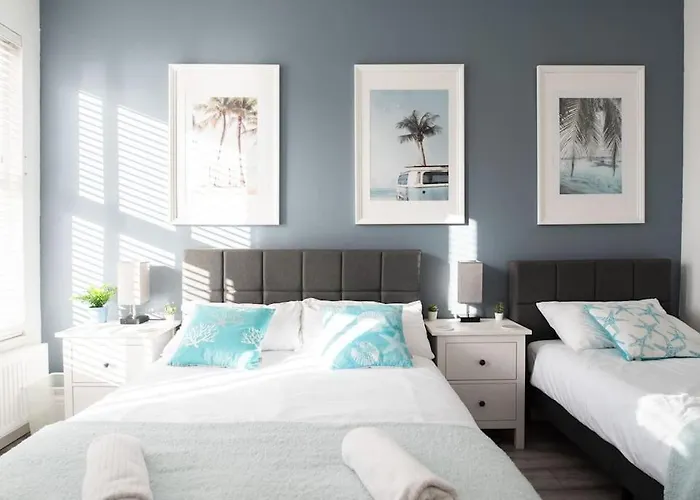 8 Bed, Comfortably Sleeps 10, 3 Bath House, 5 Mins Centre * 曼彻斯特