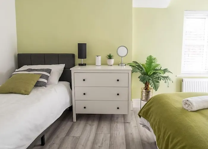 Prázdninový dům 8 Bed, Comfortably Sleeps 10, 3 Bath House, 5 Mins Centre Manchester