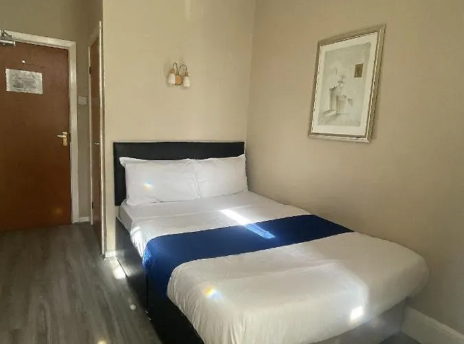 Park Crescent Hotel Guest house Manchester