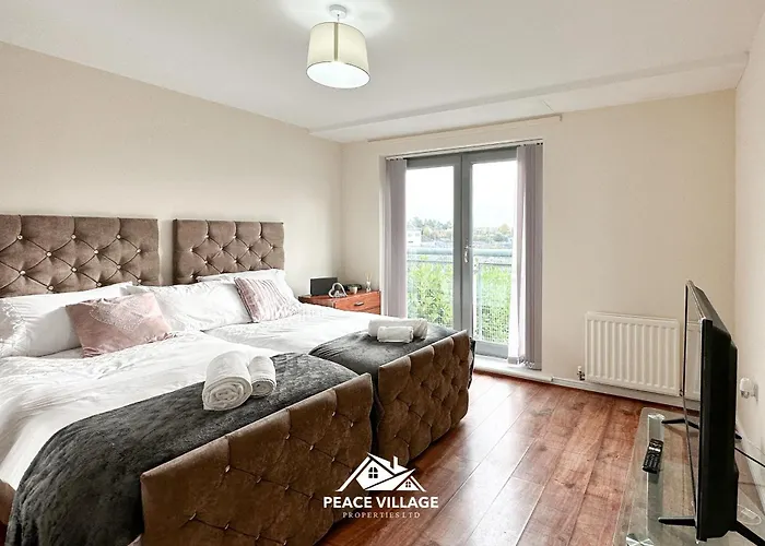 Ashton Co-living - Private Self-cater * Manchester