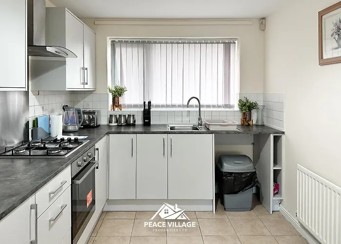 Ashton Co-living - Private Self-cater Manchester