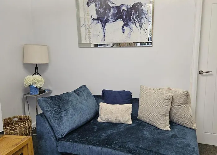 2-bed House Sleeps 4 20 Min To Centre