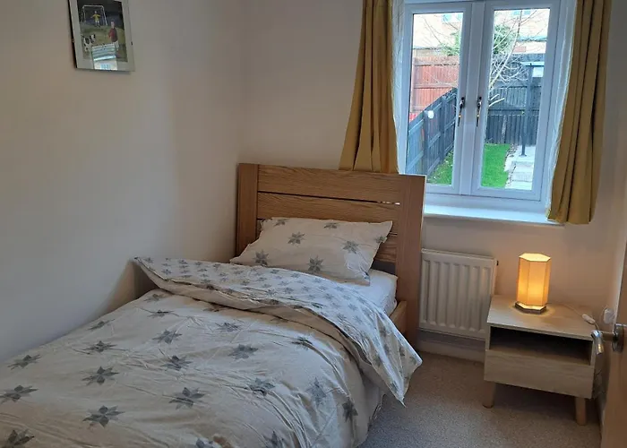 Tropical Sun Homes - Beautiful Spacious 3 Bed In A Serene Environment With Free Parking For 2 Cars Hébergement de vacances *