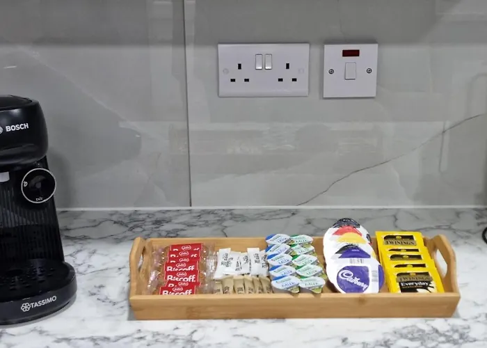 펜션 Etihcity - 3 Bedroom Semi - Free Parking Near Etihad Stadium, Tourist Attractions, Centre, Transport And Motorway Links Next To Mcdonald's - Sky N Netflix