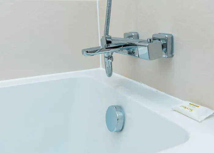 Entire 2 Bedroom And 2 Bathroom In -free Underground Parking * マンチェスター