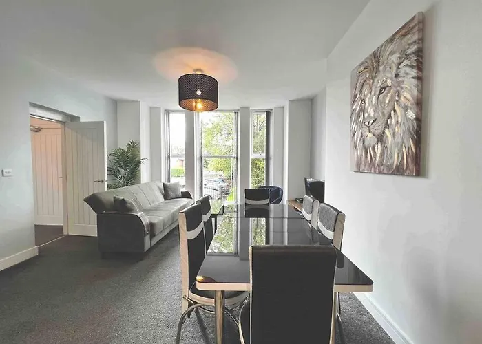 Free Parking - Cosy 2-br Flat Near Salford Royal * Manchester