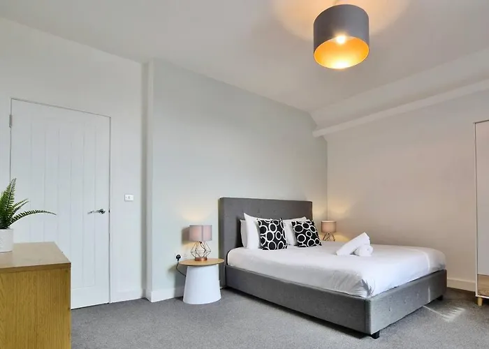 Free Parking - Modern 2-br Flat Close To Salford Royal Apartamento Mánchester