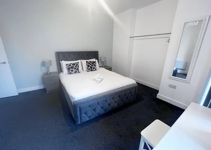 Free Parking - Cosy 2-br Flat Near Salford Royal *