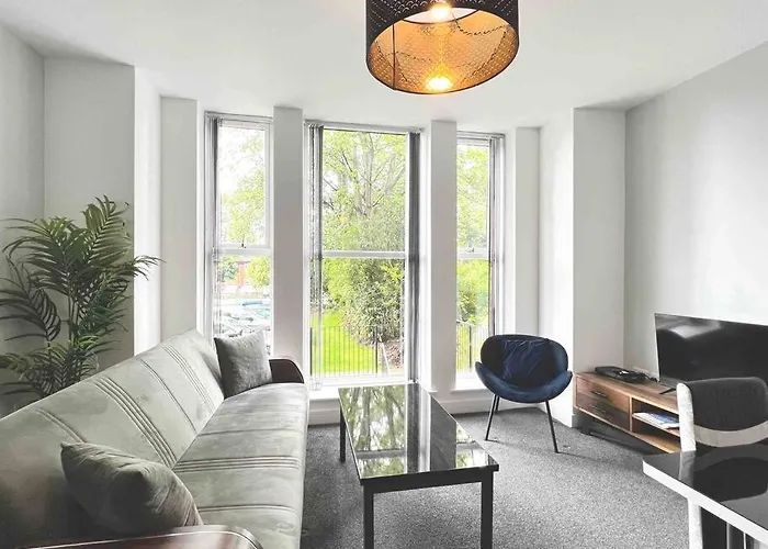 Apartment Free Parking - Cosy 2-br Flat Near Salford Royal