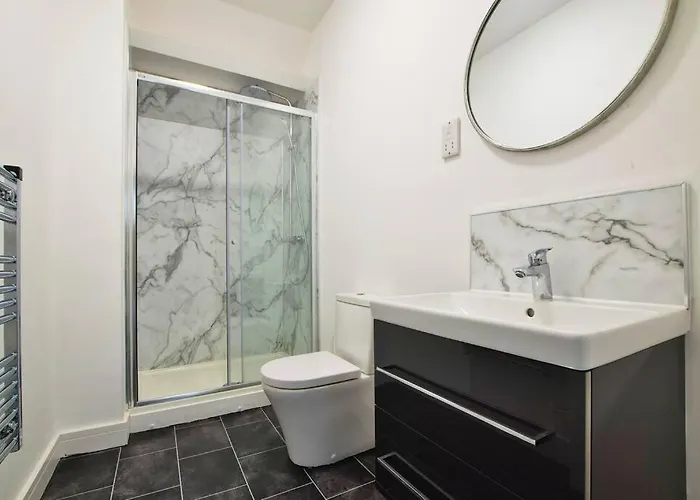 Free Parking - Modern 2-br Flat Close To Salford Royal Apartamento *