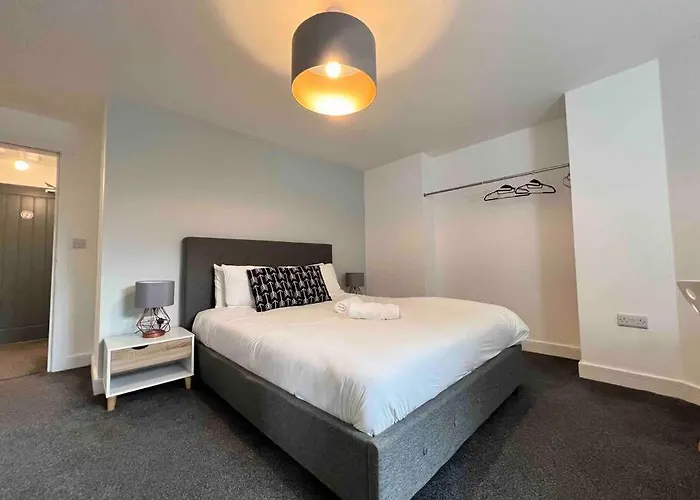 Free Parking - Lovely 2-br Flat Near Salford Royal Apartamento Mánchester