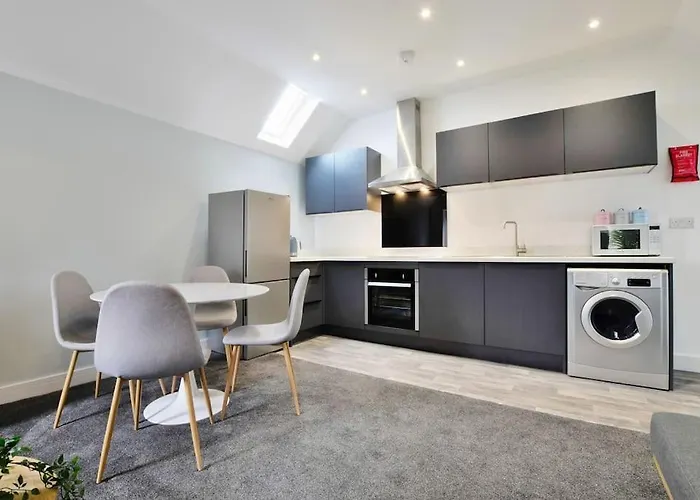 Free Parking - 1 Bedroom Salford Royal Sleeps 4 *