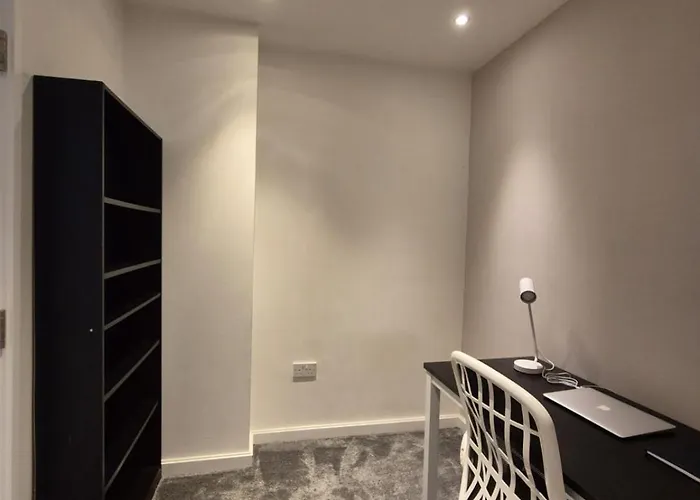 Modern 1- Bed In Centre