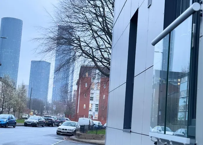 Luxury 2 Bedroom In Centre - Free Parking *