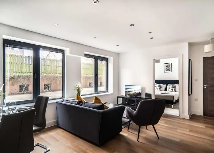 Stayzeni, Alexandra Rise Roomy 1 Bed Manchester