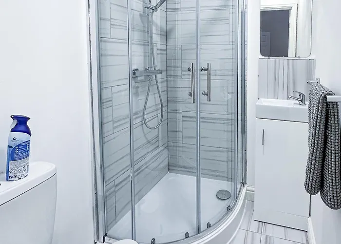 Ashfield Co-living - Private Self-cater Манчестер