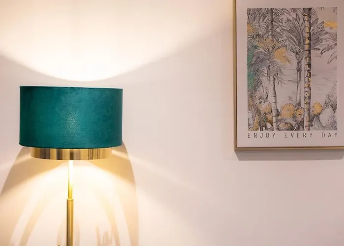 Luxury Mcr 2bed,2bath Apartment- Location! *