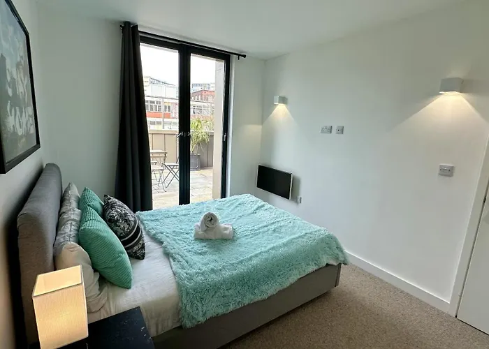 Lux Livin' - Luxury 2 Bed With Sky Garden Apartmán *