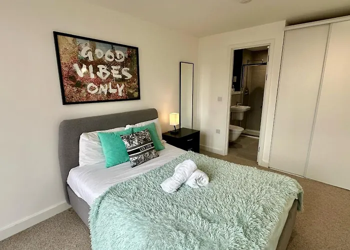 Lux Livin' - Luxury 2 Bed With Sky Garden Apartmán