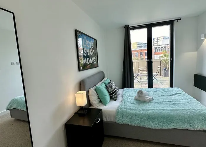 Lux Livin' - Luxury 2 Bed With Sky Garden *