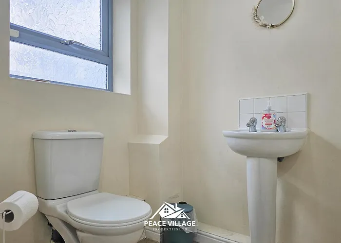 Casa de Férias Ashton Co-living - Private Self-cater *