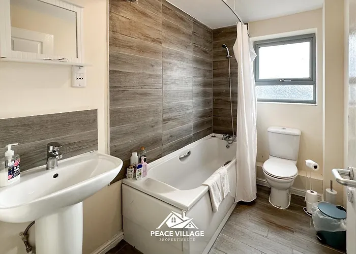 Casa de Férias Ashton Co-living - Private Self-cater *