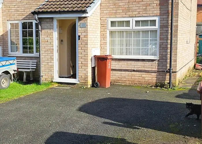 Entire 2 Bedroom House - Ferienhaus *