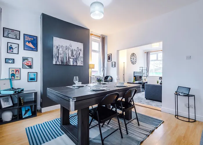 Fun & Spacious 3Bed L Pool Table & Pingpong Table Feriehus