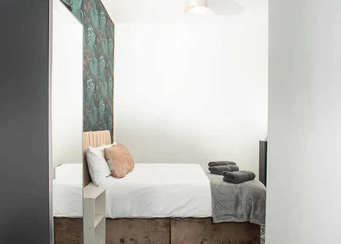 Bright And Stylish - 2 Bedroom - Free Parking, Transit Links, Close To Stadiums Appartement