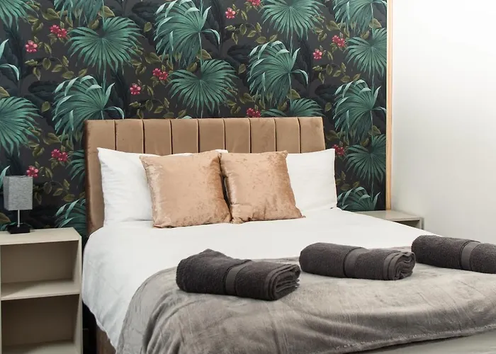 Bright And Stylish - 2 Bedroom - Free Parking, Transit Links, Close To Stadiums * Manchester