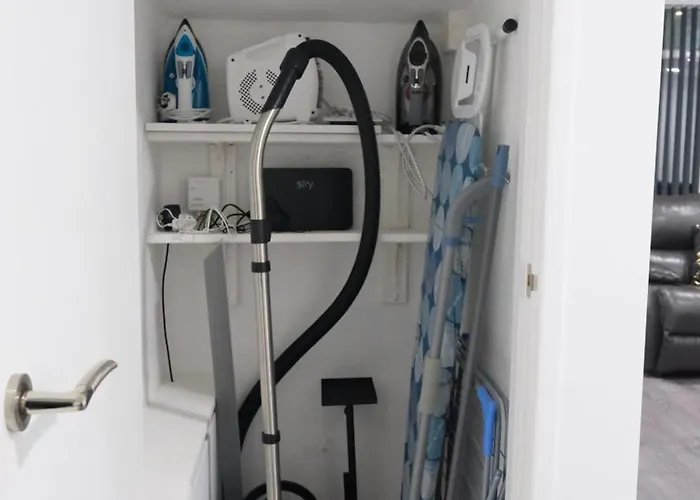 펜션 Etihcity - 3 Bedroom Semi - Free Parking Near Etihad Stadium, Tourist Attractions, Centre, Transport And Motorway Links Next To Mcdonald's - Sky N Netflix 맨체스터