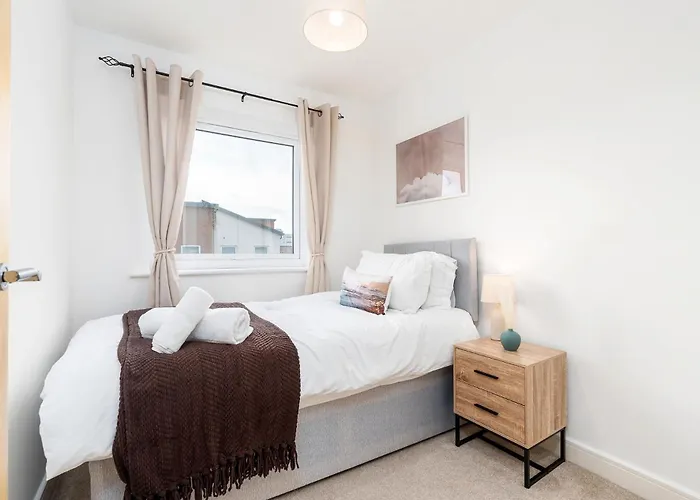 6 Guests - 3 Bedrooms - Free Wi-fi - Tatil Evi Manchester